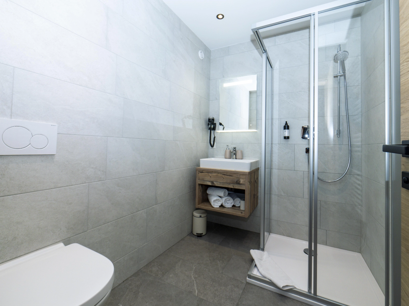 Dreibettzimmer Pension Kohler Dusche