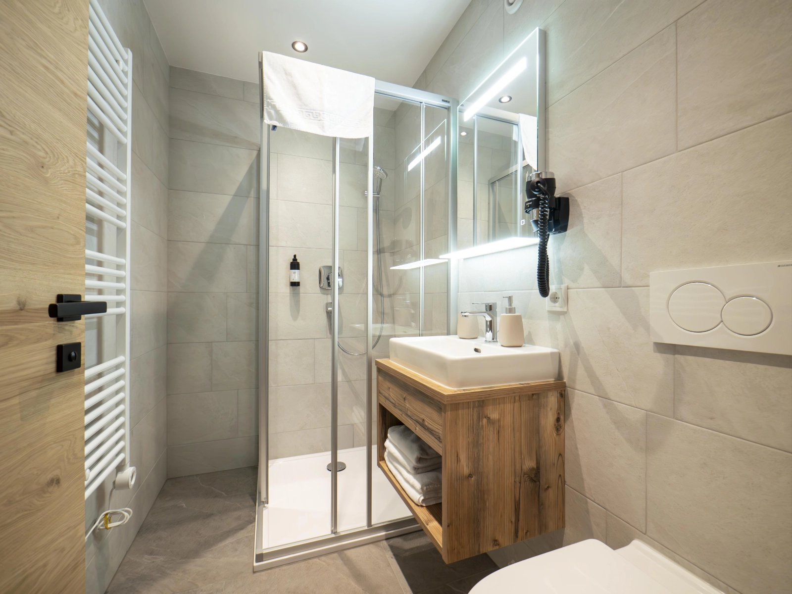 Vierbettzimmer Pension Kohler Badezimmer